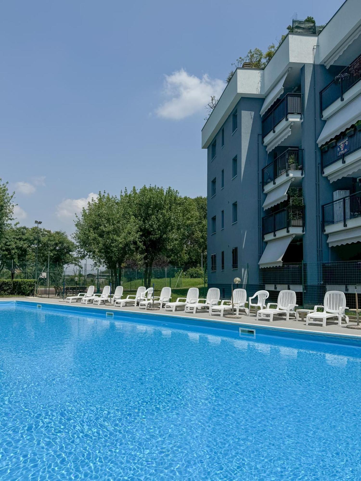 Kandinski Apartment - With Pool Settimo Milanese Bagian luar foto